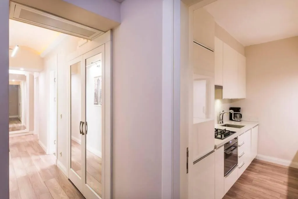 Apartment Wonder Homes - Ultra-Modern Flat, 3 Bedroom & 1 Min To Taksim Square Istanbul