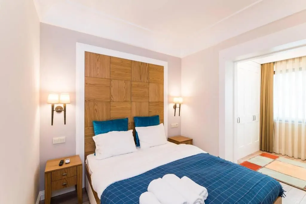 Wonder Homes - Ultra-Modern Flat, 3 Bedroom & 1 Min To Taksim Square Istanbul Apartment