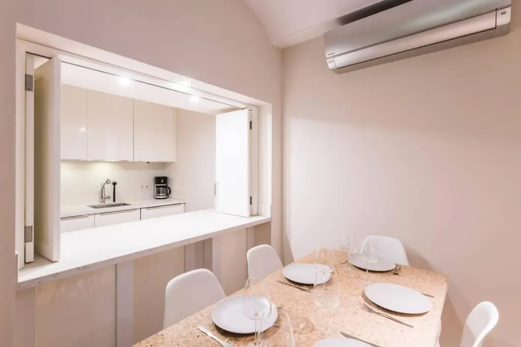 アパート Wonder Homes - Ultra-Modern Flat, 3 Bedroom & 1 Min To Taksim Square イスタンブール トルコ