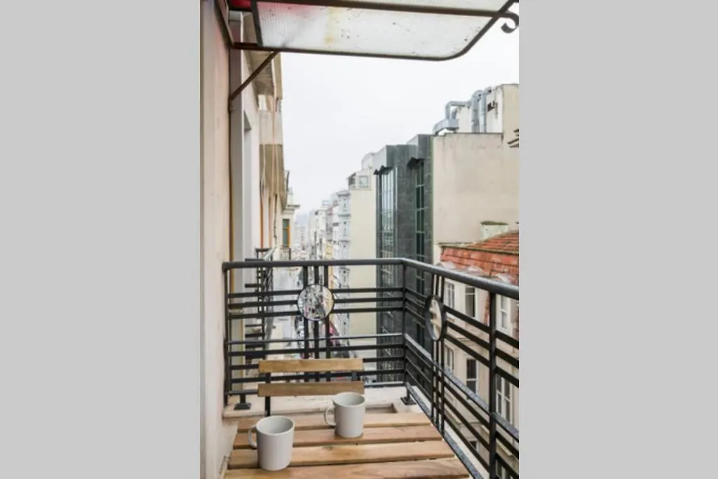 Wonder Homes - Ultra-Modern Flat, 3 Bedroom & 1 Min To Taksim Square イスタンブール 0*,  トルコ